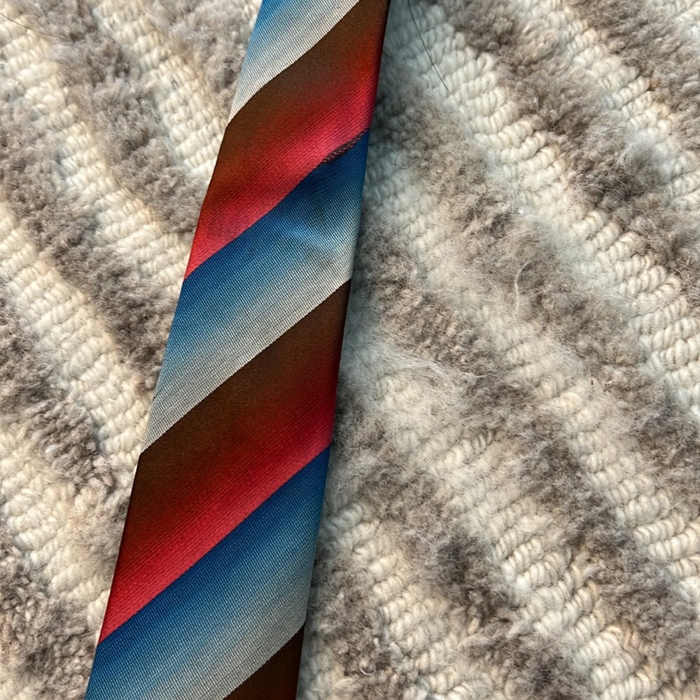 Gradient Stripe Tie - Picture 6 of 12